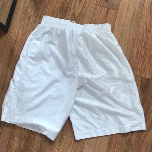 Nike basketball shorts - Picture 3 of 5